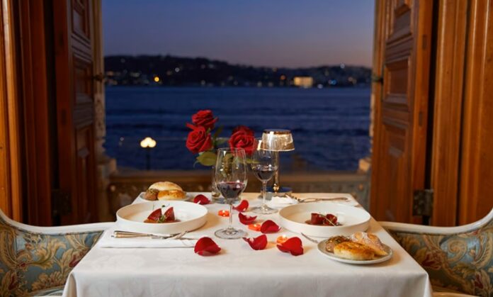 Akşam yemekleri, günün en kapsamlı ve genellikle en zengin öğünlerinden biri olarak kabul edilir. Tarih boyunca insanlar, günün son öğününde hem enerji depolamak hem de sosyal ilişkileri güçlendirmek amacıyla çeşitli yemekler hazırlamıştır. Eski uygarlıklarda akşam yemekleri, aile ve toplumsal bağların pekiştiği bir ritüel olarak öne çıkmıştır. Konulu bir haber görseli.