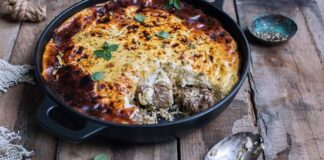 Arnavutluk mutfağı, Balkan coğrafyasının tarih boyunca geçirdiği değişimlerin ve kültürel etkileşimlerin bir yansımasıdır. Osmanlı İmparatorluğu’nun uzun süreli hakimiyeti, Akdeniz ikliminin sunduğu zengin ürünler ve yerel halkın geleneksel yöntemleri, bu mutfağın bugünkü halini almasına katkı sağlamıştır. Sofralarda hem doğunun baharatlı tatlarını hem de Akdeniz’in hafif ve taze ürünlerini görmek mümkündür. Bu yönüyle Arnavutluk yemek kültürü, Balkan mutfakları içinde ayrıcalıklı bir yere sahiptir. Konulu bir haber görseli.