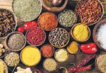 Yemeklerin lezzetini ve aromalarını belirleyen en önemli unsurlardan biri baharattır. İnsanlık tarihi boyunca baharat, sadece yemeklerde değil, aynı zamanda sağlık, ticaret ve kültürel etkileşim açısından da büyük bir öneme sahip olmuştur. Antik çağlarda baharat, paranın ve statünün bir göstergesi olarak kabul edilmiş, hatta savaş ve barış anlaşmalarında bile rol oynamıştır. Konulu bir haber görseli.