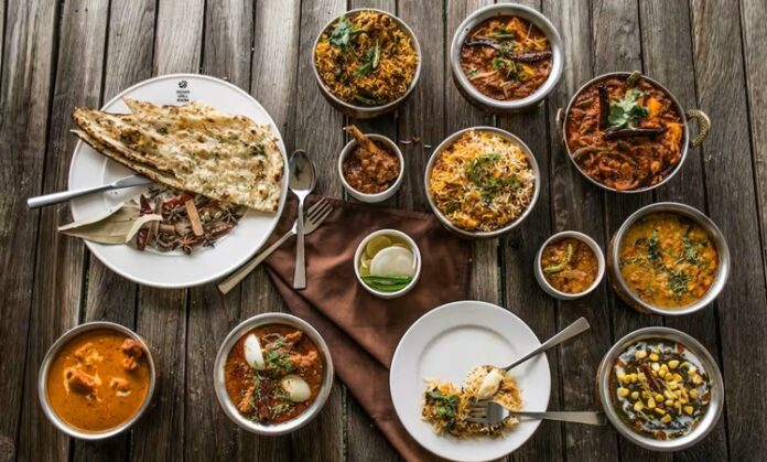 Balti Mutfağı, Kuzey Hindistan ve Pakistan’ın özellikle Kasmir ve çevresinde ortaya çıkan zengin bir yemek kültürünü temsil eder. Bu mutfak, baharatlı et yemekleri, sebzeler ve özel sosların dengeli kombinasyonu ile bilinir. Balti Mutfağı, hem günlük sofralarda hem de özel kutlamalarda geleneksel bir lezzet deneyimi sunar. Konulu bir haber görseli.