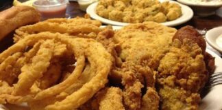 Cajun Mutfağı, Amerika Birleşik Devletleri’nin Louisiana eyaletinde yaşayan Cajun halkının özgün yemek kültürünü yansıtır. Bu mutfak, Fransız, İspanyol, Afrikalı ve yerel Amerikan etkilerini harmanlayarak ortaya çıkmıştır. Louisiana’nın bataklık ve nehir bölgelerinde şekillenen Cajun Mutfağı, zengin aromalar ve baharatlı tatlar ile tanınır. Konulu bir haber görseli.