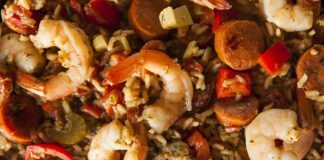 Creole Mutfağı, Amerika Birleşik Devletleri’nin özellikle Louisiana eyaletinde gelişmiş ve çok kültürlü bir yemek geleneğini temsil eder. Bu mutfak, Fransız, İspanyol, Afrika ve Karayip etkilerini birleştirerek ortaya çıkmıştır. Creole yemekleri, Louisiana’nın özellikle New Orleans şehrinde sosyal ve kültürel yaşamın vazgeçilmez bir parçasıdır. Konulu bir haber görseli.