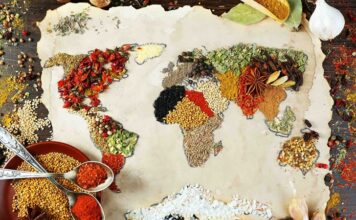 Dünya Mutfağının Zengin Lezzetleri ve Kültürel Yolculuğu Dünya mutfağı, yüzyıllardır farklı coğrafyaların, iklimlerin ve kültürlerin etkisiyle şekillenmiş, sınırları aşan bir lezzet mozaiğidir. Her ülkenin kendine has yemek kültürü, geçmişten günümüze taşınan tarifleri ve pişirme teknikleri, küresel gastronominin zenginliğini ortaya koyar. İnsanlık tarihi boyunca yemek, yalnızca bir ihtiyaç değil; kültürel bir ifade biçimi, toplumsal bir bağ ve hatta diplomasi aracı olmuştur. Bugün dünya genelinde milyonlarca insan, farklı ülkelerin mutfaklarını deneyimleyerek hem damak tadını hem de kültürel bilgisini geliştiriyor. Konulu bir haber görseli.