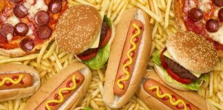 Günümüz şehir yaşamının yoğun temposu, yemek alışkanlıklarını da önemli ölçüde etkiledi. Fast food kültürü, hız ve pratiklik arayanların vazgeçilmez tercihlerinden biri haline geldi. Hamburgerden pizzaya, tavuk kanadından sandviçe kadar uzanan geniş bir yelpazede sunulan bu lezzetler, özellikle gençler arasında büyük ilgi görüyor. Konulu bir haber görseli.