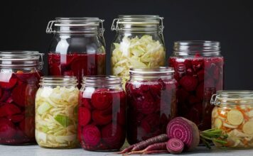 Fermente ettikten sonra pişirme, yiyeceklerin hem aroma hem de lezzet açısından daha derin bir profile sahip olmasını sağlayan etkili bir yöntemdir. Fermente ettikten sonra pişirme, özellikle sebze, et ve deniz ürünlerinde sıkça kullanılır. Fermentasyon süreci, yiyeceklerde doğal asidik ve aromatik bileşenlerin oluşmasını sağlar. Bu bileşenler, pişirme sırasında yiyeceklerin tadını daha kompleks ve karakteristik hale getirir. Konulu bir haber görseli.