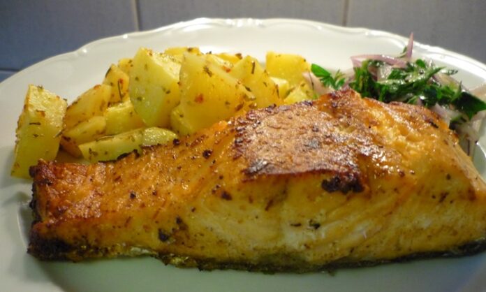 Türk mutfağı yüzyıllardır kızartma çeşitleriyle zenginleşmiş, farklı tatların harmanlandığı geniş bir sofra kültürü oluşturmuştur. Bu çeşitler arasında öne çıkanlardan biri de fileto halinde kızartma tarifleridir. İnce kesilmiş, özenle hazırlanan et veya balık filetosu, kızartma yöntemiyle birleştiğinde hem pratik hem de oldukça lezzetli bir yemek ortaya çıkar. Bu yöntem, özellikle ev yemeklerinde ve restoran menülerinde sıkça tercih edilir. Konulu bir haber görseli.