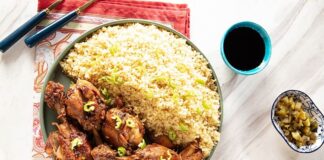 Filipinler, Güneydoğu Asya’nın ada ülkelerinden biri olarak hem Asya hem de İspanyol mutfak kültürlerinden etkilenmiştir. Bu durum, Filipinler mutfağının hem egzotik hem de otantik tatlar sunmasını sağlamıştır. Pirinç, deniz ürünleri ve taze tropikal meyveler Filipinler mutfağının temel besin kaynaklarını oluşturur. Baharatlar ve fermente soslar ise yemeklerde karakter ve aroma kazandırır. Filipinler mutfağı, çeşitlilik ve renk açısından zengin bir gastronomik deneyim sunar. Konulu bir haber görseli.