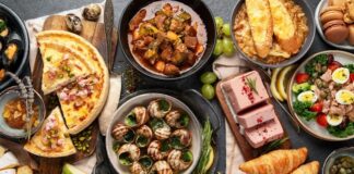 Fransız mutfağı, yalnızca Avrupa’nın değil dünyanın da en prestijli gastronomi kültürlerinden biridir. Tarih boyunca aristokrat sofralarından taşraya kadar yayılan bu mutfak kültürü, bölgesel çeşitliliği ve zamana direnen tarifleriyle öne çıkar. Fransa’nın farklı bölgeleri, kendine özgü malzemeler ve pişirme teknikleriyle ayrı ayrı mutfak geleneklerine sahiptir. Provence bölgesinin zeytinyağlı sebze yemekleri ile Normandiya'nın tereyağlı deniz ürünleri birbiriyle taban tabana zıt görünse de Fransız yemek kültürü çatısı altında birleşir. Konulu bir haber görseli.