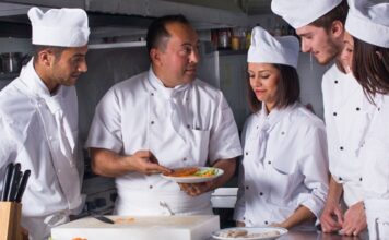 Gastronomi Eğitimi Mutfağın Geleceğini Şekillendiriyor Yaratıcılık, Lezzet, Mutfak Disiplini, Doğal Malzemeler, Yemek Estetiği, Konulu bir haber görseli.