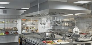 İnsanlık tarihi boyunca yemek sadece bir ihtiyaç değil aynı zamanda bir kültür taşıyıcısı olmuştur. Tarif denildiğinde akla yalnızca yemek hazırlama yöntemi değil, nesiller boyu aktarılan bir miras gelir. Eski uygarlıklardan günümüze kadar ulaşan yazılı veya sözlü tarifler, toplumların yaşam biçimini, inançlarını ve alışkanlıklarını yansıtır. Özellikle Anadolu gibi köklü bir coğrafyada her yörenin kendine özgü tarifleri bulunur ve bu tarifler adeta o bölgenin kimliği haline gelir. Konulu bir haber görseli.