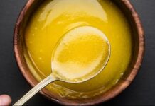 Ghee, yani sade yağ, Hindistan mutfağında ve dünya mutfaklarında uzun yıllardır kullanılan geleneksel bir pişirme malzemesidir. Ghee ile pişirme, yiyeceklerin aromasını yoğunlaştırırken dokusunu korumasını sağlar. Bu teknik, özellikle sebze, et ve baklagillerde tercih edilir ve yemeklere hem lezzet hem de zengin bir aroma katar. Konulu bir haber görseli.