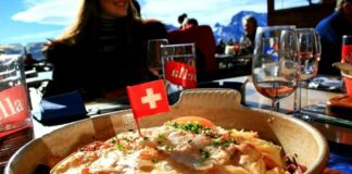 İsviçre mutfağı, Avrupa’nın merkezinde yer alan bu küçük ancak kültürel açıdan zengin ülkenin çok uluslu yapısını yansıtır. Almanya, Fransa ve İtalya gibi komşu ülkelerin mutfak geleneklerinden beslenen İsviçre yemekleri, hem yerel malzemelerle hem de yüzyıllar boyunca gelişen gastronomi anlayışıyla öne çıkar. Konulu bir haber görseli.