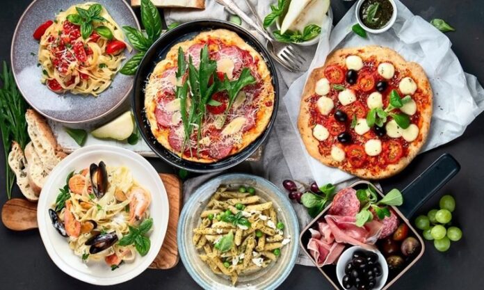 İtalyan mutfağı, sadece lezzetli yemeklerden ibaret değildir; aynı zamanda köklü bir kültürel mirası temsil eder. Antik Roma'dan günümüze kadar gelen tarifler, İtalya'nın her köşesinde farklı yorumlarla yaşatılmaktadır. Zeytinyağı, sarımsak, taze otlar ve bol domates gibi temel malzemeler, hem sade hem de doyurucu bir mutfak anlayışının temelini oluşturur. Konulu bir haber görseli.