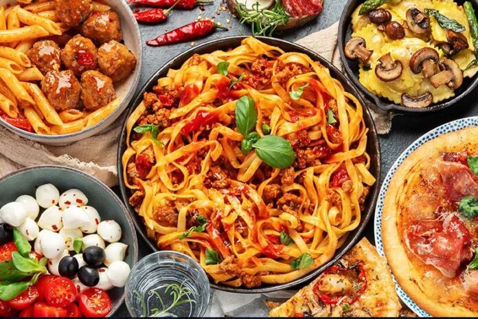 İtalyan mutfağı, dünya genelinde en çok bilinen ve sevilen mutfaklardan biri olarak öne çıkıyor. Taze malzemeler, zengin tatlar ve basit ama etkili pişirme teknikleri ile İtalya’nın her bölgesi kendine özgü bir lezzet sunuyor. İtalyan mutfağı, yalnızca yemek değil, aynı zamanda kültürel bir deneyim olarak kabul ediliyor ve sofralarda paylaşılan keyifli anlarla bütünleşiyor. Konulu bir haber görseli.