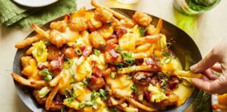 Kanada mutfağı, ülkenin geniş coğrafyası ve çok kültürlü yapısı sayesinde dünyanın en çeşitli gastronomi geleneklerinden birini oluşturur. Yerli halkların binlerce yıl boyunca sürdürdüğü beslenme alışkanlıkları, Avrupalı göçmenlerin yemek kültürü ve Asya ile Orta Doğu’dan gelen yeni nesil göçmenlerin etkisi, bu mutfağı adeta bir mozaik haline getirmiştir. Özellikle Kanada yerlilerinin avcılık ve balıkçılıkla elde ettiği yiyecekler, bugün bile birçok geleneksel yemeğin temelini oluşturur. Konulu bir haber görseli.