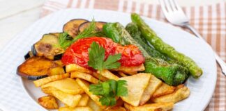 Kızartma, yiyeceklerin sıcak yağ veya yağlı tava üzerinde pişirilmesi yöntemidir. Bu teknik, yiyeceklerin dışının çıtır ve içinin yumuşak kalmasını sağlar. Kızartma yöntemi, hem ev mutfaklarında hem de restoranlarda popüler bir pişirme tekniğidir. Patates, tavuk, balık ve sebzeler, bu yöntemin en sık uygulandığı gıdalar arasında yer alır.