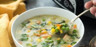 Klasik çorbalar, Türk mutfağının en köklü ve vazgeçilmez lezzetleri arasında yer alır. Yüzyıllardır sofralarımızda yer bulan bu çorbalar, hem besleyici özellikleri hem de pratik hazırlanışlarıyla mutfak kültürümüzün temel taşlarından biridir. Özellikle kış aylarında içimizi ısıtan ve sofralara samimi bir hava katan bu lezzetler, geçmişten günümüze birçok farklı tarifle çeşitlenmiştir. Anadolu’nun dört bir yanında farklı malzemelerle hazırlanan çorbalar, hem yöresel tatları hem de geleneksel pişirme tekniklerini yaşatır. Konulu bir haber görseli.