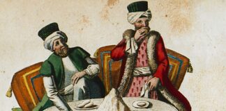 Klasik Osmanlı mutfağı, sadece bir yemek kültürü olmanın çok ötesindedir. Bu mutfak anlayışı; saraydan halka, Anadolu’dan Balkanlar’a, Akdeniz kıyılarından Arap coğrafyasına kadar geniş bir coğrafyada şekillenmiş, yüzyılların birikimiyle harmanlanarak bugüne ulaşmıştır. Osmanlı mutfağı, tarih boyunca hem lüks sofraların hem de sade halk yemeklerinin mimarı olmuştur. Her tabakta bir gelenek, her yemekte bir hikâye taşımaktadır. Konulu bir haber görseli.