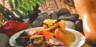 Maori Mutfağı, Yeni Zelanda’nın yerli halkı Maori’lerin yüzyıllardır süregelen yemek kültürünü yansıtır. Bu mutfak, doğal kaynaklarla sınırlı bir coğrafyada şekillenmiş ve deniz ürünleri, et ve yerel sebzeler üzerine kurulmuştur. Maori halkı, geleneksel yaşam biçiminde doğayla uyum içinde beslenme anlayışını benimsemiştir. Konulu bir haber görseli.