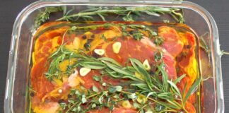 Marinasyon, yiyeceklerin özellikle et ve sebzelerin, aromatik karışımlar ve yağlarla hazırlanmış sıvılar içinde bekletilerek tat kazanmasını sağlayan bir pişirme öncesi işlemdir. Marinasyon ve dinlendirme, yemeklerin lezzetini yoğunlaştırır ve dokusunu yumuşatır. Marinasyon süresi ve kullanılan malzemeler, yiyeceklerin tat profilini doğrudan etkiler. Konulu bir haber görseli.