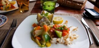 Mauritius Mutfağı, Hint Okyanusu’nda yer alan ada ülkesi Mauritius’un zengin kültürel geçmişini yansıtır. Ada mutfağı, Fransız, Hint, Afrika ve Çin etkilerini harmanlayarak kendine özgü bir tat profili oluşturur. Bu çeşitlilik, Mauritius yemeklerini hem renkli hem de aromatik bir hale getirir. Konulu bir haber görseli.