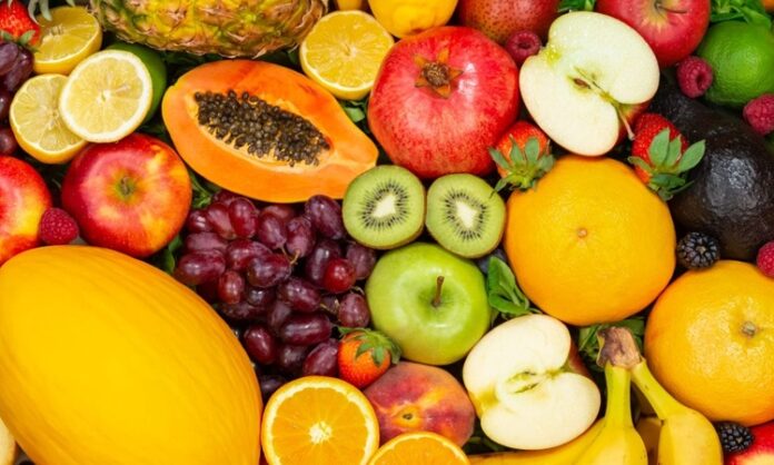 Meyve, sağlıklı beslenmenin temel taşlarından biridir. Vitamin, mineral ve lif bakımından zengin olan meyveler, vücudun ihtiyaç duyduğu besin öğelerini sağlar. Günlük diyetlerde meyve tüketimi, bağışıklık sistemini güçlendirmeye, sindirimi desteklemeye ve enerji sağlamaya yardımcı olur. Konulu bir haber görseli.