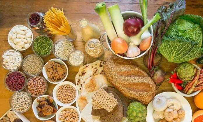 Günümüzde sağlıklı yaşam arayışında olan bireyler, beslenme alışkanlıklarını daha bilinçli bir şekilde düzenliyor. Bu noktada probiyotik besinler, hem sindirim sistemi hem de genel bağışıklık sağlığı için önemli bir yere sahip. Bağırsak florasını destekleyen bu doğal gıdalar, vücudun hastalıklara karşı direncini artırırken yaşam kalitesini de yükseltiyor. Konulu bir haber görseli.