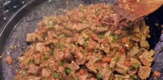 Sacda pişirme, yüzyıllardır sofralarımızda yer alan geleneksel bir yöntemdir. Bu teknik, hem et hem sebze yemeklerinde kullanılabilir ve yiyeceklerin doğal lezzetini korumasını sağlar. Sac, yüksek ısıya dayanıklı özel bir metal tava olarak bilinir ve yemeklerin kısa sürede pişmesine imkan tanır. Konulu bir haber görseli.