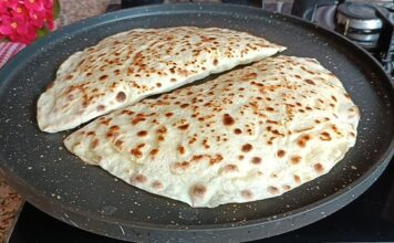 Sofralarda Cızlama Ve Gözleme Gelenekten Modern Sofralara Cızlama ve gözleme, Türk mutfağının sevilen hamur işi lezzetleri arasında yer alır. Her iki yiyecek de özellikle kahvaltı ve çay saatlerinin vazgeçilmez tatlarıdır. Sofralarda cızlama ve gözleme, pratik hazırlanışları ve doyuruculukları ile geniş bir hayran kitlesine sahiptir. Tarihi köklere sahip olan bu iki lezzet, geleneksel yöntemlerin korunmasıyla birlikte günümüz mutfaklarında da modern dokunuşlarla zenginleşir. Sofralar, cızlama ve gözleme ile hem nostaljik hem de lezzet dolu anlara ev sahipliği yapar. Konulu bir haber görseli.