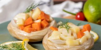 Enginar, hem sağlık açısından hem de mutfaktaki çeşitliliğiyle sofralarda özel bir yere sahip sebzelerden biridir. Özellikle Akdeniz mutfağında sıkça yer bulan bu besin, düşük kalorisi ve yüksek besin değeri ile dengeli beslenmek isteyenlerin gözdesidir. İlkbahar aylarında taze olarak pazarlarda yerini alan enginar, doğru pişirme teknikleri ile hem lezzetini hem de besin değerini korur. Konulu bir haber görseli.