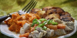 Solomon Adaları mutfağı, Güney Pasifik’in tropikal adalarında şekillenmiş, doğal ve taze ürünlere dayalı bir mutfaktır. Tarih boyunca Polynesian kültürü ve Avustralya etkisi ile gelişmiş olan bu mutfak, hem günlük yaşamda hem de özel günlerde toplumsal bir bağ kurma aracı olarak önem taşır. Konulu bir haber görseli.