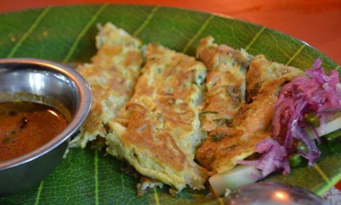 Sumatra mutfağı, Endonezya’nın ikinci büyük adası Sumatra’da yüzyıllar boyunca şekillenmiş bir gastronomi geleneğidir. Bu mutfak, ada halkının tarihsel ve kültürel mirasını yansıtan zengin tatlar sunar. Sumatra mutfağı, özellikle baharat kullanımıyla bilinir ve yemeklerde yoğun aromalar ön plandadır. Konulu bir haber görseli.