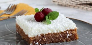 İnsanlık tarihine bakıldığında tatlı, sadece bir lezzet değil aynı zamanda kültürel ve sosyal bir unsur olarak da öne çıkmaktadır. İlk çağlarda doğal şeker kaynaklarından elde edilen bal ve meyveler, tatlı ihtiyacını karşılamanın yanı sıra ritüel ve kutlamaların da bir parçası olmuştur. Antik uygarlıklarda tatlılar, özellikle dini törenlerde ve özel günlerde sunulan ikramlar arasında yer almıştır. Konulu bir haber görseli.