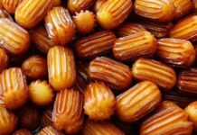 Geleneksel tariflerden modern mutfak tekniklerine kadar, tatlı ve özel teknikler lezzet, doku ve sunum açısından büyük fark yaratır. Tatlı hazırlarken sadece malzemelerin kalitesi değil, aynı zamanda kullanılan teknikler de yemeğin başarısını belirler. Özel teknikler, şekerleme, krema hazırlama, sıcaklık kontrolü ve katmanlı sunum gibi unsurları kapsar. Konulu bir haber görseli.