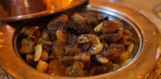 İnsanlık tarihi boyunca yemek, sadece hayatta kalmak için değil, aynı zamanda kültürel bir ifade biçimi olarak da önemli bir rol oynamıştır. Antik çağlarda gıda üretimi ve tüketimi, toplulukların yaşam biçimini doğrudan etkiliyordu. Tarımın keşfi ve hayvancılığın gelişmesiyle birlikte insanlar, daha düzenli ve çeşitli beslenme alışkanlıkları geliştirdi. Bu süreçte kullanılan doğal malzemeler, hem besin değeri hem de lezzet açısından ön plana çıkıyordu. Konulu bir haber görseli.