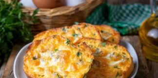 Yumurtalı ekmek, Anadolu mutfağının en pratik ve en sevilen tariflerinden biridir. Evlerde kuşaktan kuşağa aktarılan bu yemek, özellikle kahvaltı sofralarının vazgeçilmezi olarak bilinir. Yapımı kolay olmasına rağmen sunduğu lezzet herkesin damağında unutulmaz bir tat bırakır. Ekmek ve yumurtanın birleşimi, basit malzemelerle büyük bir keyif sunar. Konulu bir haber görseli.