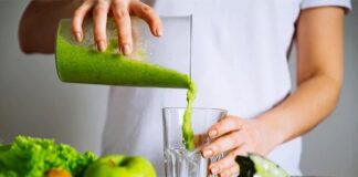 Detoks, modern yaşamın getirdiği stres ve yanlış beslenme alışkanlıkları nedeniyle birikmiş toksinleri vücuttan uzaklaştırmayı amaçlayan yöntemleri ifade eder. Düzenli yapılan detoks uygulamaları, sindirim sisteminin daha verimli çalışmasına katkı sağlar ve metabolizmayı hızlandırır. Bu süreçte tüketilen doğal içecekler ve besinler, bağışıklık sistemini güçlendirir. Konulu bir haber görseli.