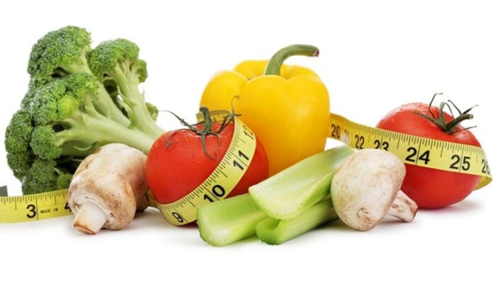 Günümüzde sağlıklı yaşam ve kilo kontrolü için diyet uygulamaları büyük önem kazanıyor. Diyet, yalnızca kilo vermek için değil, aynı zamanda vücudun ihtiyacı olan besin öğelerini dengeli bir şekilde almak için de tercih ediliyor. Dengeli bir diyet, bağışıklık sistemini güçlendirir, enerji seviyesini artırır ve metabolizmanın düzenli çalışmasına yardımcı olur. Konulu bir haber görseli.