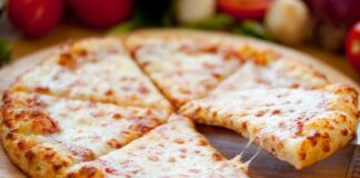 Dört peynirli pizza, İtalyan mutfağından dünyaya yayılmış klasik bir pizza çeşididir. Bu pizza türü, adından da anlaşılacağı üzere dört farklı peynirin bir araya gelmesiyle oluşur. Mozzarella, gorgonzola, parmesan ve taleggio gibi peynirler, pizzaya zengin ve dengeli bir tat sağlar. Konulu bir haber görseli.