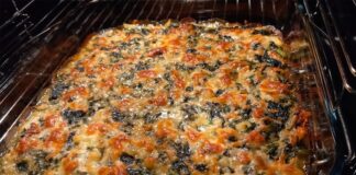 Türk mutfağında sebze yemekleri her zaman önemli bir yer tutmuştur. Özellikle fırında ıspanak, hem sağlıklı hem de pratik bir tarif olmasıyla ön plana çıkıyor. Ispanak, içerdiği demir, vitamin ve minerallerle sofraların vazgeçilmezi olurken, fırında pişirildiğinde daha farklı bir aroma kazanıyor. Fırında pişirme yöntemi sayesinde sebzenin besin değerleri korunuyor ve daha hafif bir yemek ortaya çıkıyor. Konulu bir haber görseli.