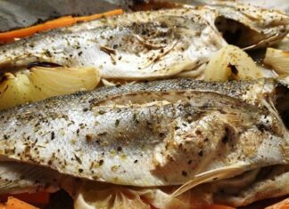 Fırında levrek, taze levrek balığının fırınlanarak hazırlanmasıyla elde edilen, hafif ve sağlıklı bir deniz ürünü yemeğidir. Omega-3 açısından zengin olan levrek, protein ve mineral içeriğiyle besleyici bir öğün sunar. Fırınlama yöntemi, balığın doğal lezzetini korurken, fazla yağ kullanımını önler ve yemeği hafif yapar. Konulu bir haber görseli.