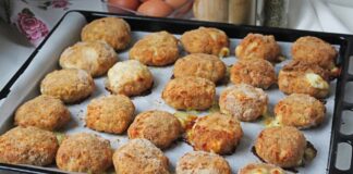 Fırında Nugget: Pratik ve Sağlıklı Tavuk Lezzeti Fırında nugget, özellikle hızlı ve pratik bir öğün hazırlamak isteyenler için ideal bir seçenektir. Tavuk göğsü veya but eti kullanılarak hazırlanan nuggetlar, doğru tekniklerle fırında pişirildiğinde hem çıtır hem de sulu kalır. Bu yöntem, klasik kızartma ile kıyaslandığında daha az yağ kullanımı sağlar ve böylece daha sağlıklı bir yemek alternatifi sunar. Konulu bir haber görseli.