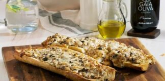 Fırında sarımsaklı ekmek, mutfak kültürlerinde hem kahvaltılarda hem de ana yemeklerin yanında sofraların baş tacı olmuştur. Taze pişmiş ekmeğin üzerinde sarımsağın aromasıyla birleşen tereyağı veya zeytinyağı, eşsiz bir lezzet yaratır. Bu fırında sarımsaklı ekmek, hem evlerde hem de restoranlarda klasik bir seçenek olarak öne çıkar. Konulu bir haber görseli.