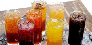 Günlük yaşamda içecekler, sadece susuzluğu gidermek için değil, aynı zamanda enerji ve besin desteği sağlamak için de tercih edilir. Su, çay, kahve, bitki çayları, meyve suları ve smoothie’ler, bireylerin gün boyunca ihtiyaç duyduğu sıvı alımını karşılamada kritik rol oynar. Bu içecekler, farklı besin değerleri ve aromalarıyla hem sağlığı destekler hem de lezzet sunar. Tüm haber detayı için tıklayınız.