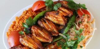 Kanat Tavuk: Lezzetleri ve Pişirme Sırlarıyla Sofralarınıza Geliyor Kanat tavuk, hem lezzeti hem de pratik pişirme avantajı ile mutfaklarda sık tercih edilen bir protein kaynağıdır. Kanat tavuk alırken tazeliği her zaman ön planda tutulmalıdır. Tavuğun rengi, kokusu ve dokusu, satın alım sırasında dikkat edilmesi gereken en önemli unsurlardır. Taze kanat tavuk, pişirme sırasında hem aromatik özelliklerini korur hem de daha yumuşak bir dokuya sahip olur. Konulu bir haber görseli.