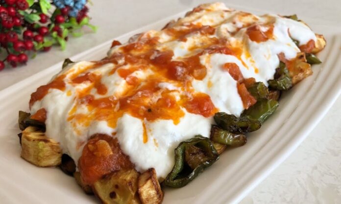 Köpoğlu, özellikle Ege ve Akdeniz mutfaklarının sevilen mezelerinden biridir ve hem lezzeti hem de besleyici içeriği ile öne çıkar. Köpoğlu, közlenmiş patlıcan, yoğurt, sarımsak ve zeytinyağı ile hazırlanan, hafif ama doyurucu bir mezedir. İçerdiği patlıcan sayesinde lif açısından zengin olan köpoğlu, sindirim sistemini destekler ve tokluk hissi yaratır. Yoğurt ise protein ve probiyotik içerir, bağışıklık sistemine katkıda bulunur. Konulu bir haber görseli.