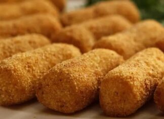 Patates kroket, özellikle Avrupa mutfağında uzun bir geçmişe sahip olan, çıtır dış yüzeyi ve yumuşak iç dokusuyla öne çıkan bir atıştırmalıktır. İsmi Fransızca “croquette” kelimesinden gelir ve bu tür atıştırmalıkların altın sarısı, çıtır dış kaplamasıyla tanınması, lezzetinin simgesi haline gelmiştir. Konulu bir haber görseli.