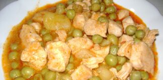 Türk mutfağının en dengeli ve besleyici yemeklerinden biri olan tavuklu bezelye, hem pratik hazırlanışı hem de sağlıklı içeriği ile yıllardır sofralarda yerini koruyor. Bezelyenin hafifliği ile tavuğun doyurucu yapısının birleşmesi, bu yemeği özellikle evlerde sık tercih edilen seçeneklerden biri haline getiriyor. Konulu bir haber görseli.