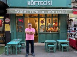 Franchise işletmecisi Tayfun Küçüktüzüner, açılışla ilgili yaptığı açıklamada şu ifadelere yer verdi: “Pendik’te bu markayı temsil etmekten büyük gurur duyuyorum. Tarihi Tencere Köftecisi, sadece bir köfte markası değil; aynı zamanda Türk mutfağının köklü değerlerini koruyarak geleceğe taşıyan bir lezzet hareketi. Kaliteli ürün, güler yüzlü hizmet ve hijyenik ortam ilkelerimizle Pendik halkına unutulmaz bir deneyim sunmayı amaçlıyoruz.” Dedi Haber Görseli.