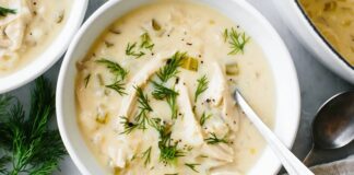 Yunan mutfağının en zarif ve karakteristik çorbalarından biri olan Avgolemono, hem ev sofralarında hem de restoran menülerinde son yıllarda giderek popülerleşiyor. Limonun ferahlatıcı aroması, yumurta ile oluşturulan kremamsı dokusu ve tavuk suyu ile birleşen dengeli tadı, bu çorbayı dünya mutfaklarında eşsiz bir konuma taşıyor. Türkiye’de de gastronomi meraklılarının ilgisini çeken Avgolemono, hem besleyici hem de lezzetli bir alternatif sunuyor. Bu çorba, Yunan mutfağının zarif tatlarını modern dünyaya tanıtan önemli bir lezzet olarak öne çıkıyor. Konulu bir haber görseli